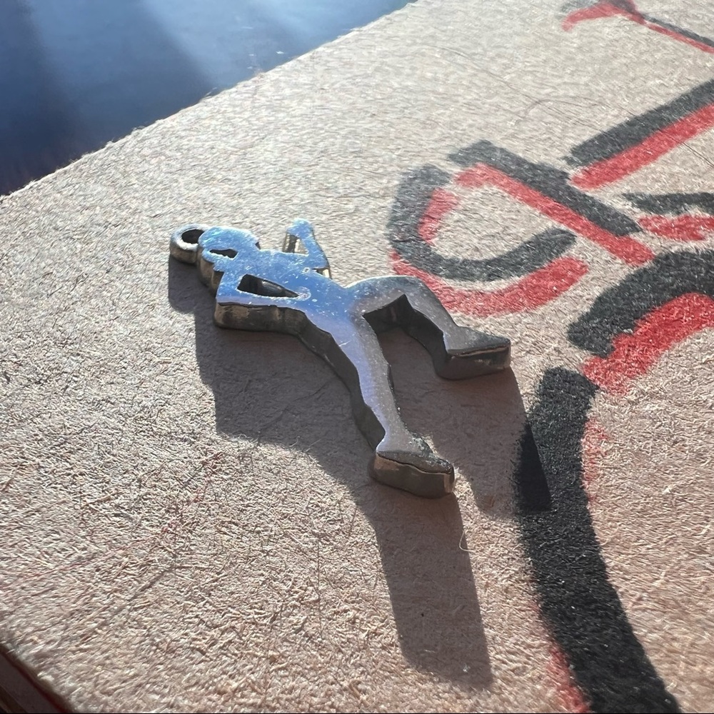 Runner Charm - Picture 4 of 8